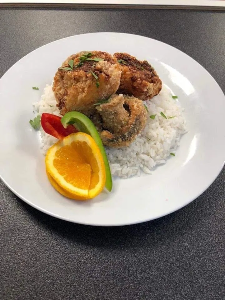 Töltött gomba rizzsel